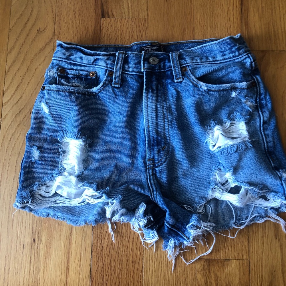 Abercrombie and Fitch Annie high rise shorts